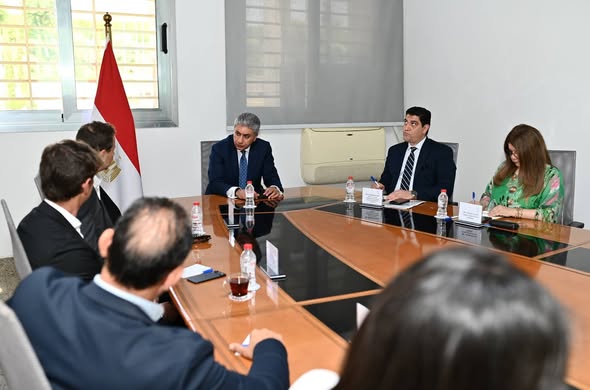 وزير-السياحة-يبحث-مع-“مصر-إيطاليا-العقارية”-التوسع-في-الاستثمار-الفندقي