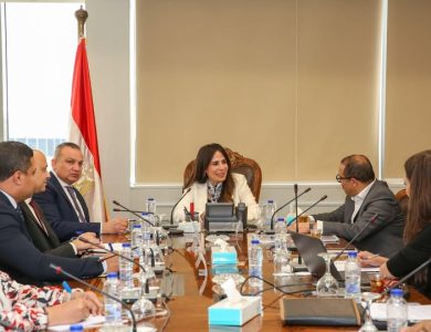 “الإسكان”-تبحث-مع-“الكازار”-إنشاء-مشروع-“أوت-ليت”-تجاري-بنطاق-مدن-شرق-القاهرة