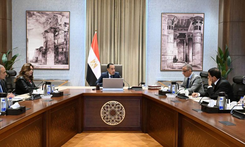 رئيس-الوزراء-يستعرض-موقف-تنفيذ-مشروعات-الخطة-الاستثمارية-بالجيزة